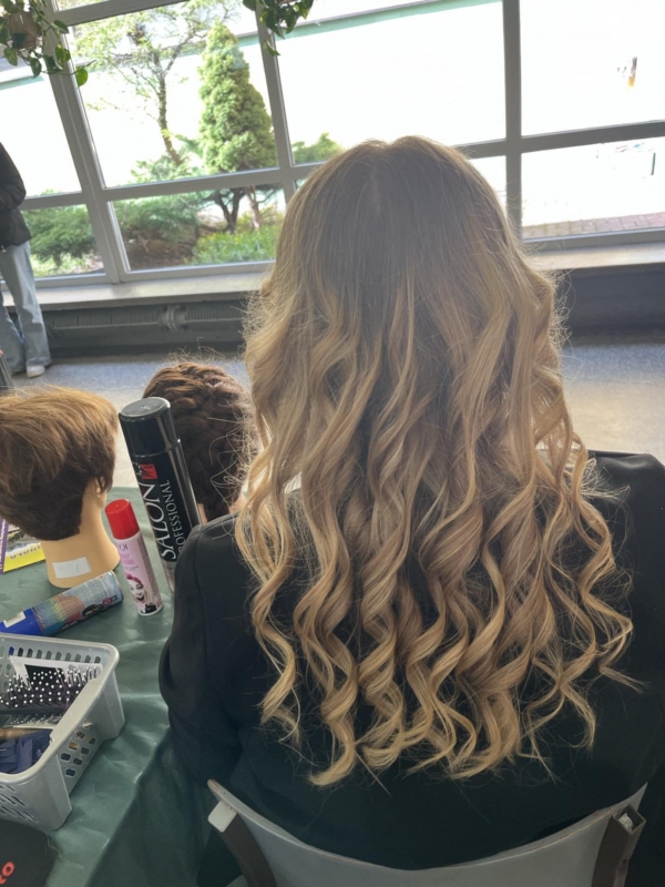 salon osmoklasisty w pustkowie osiedlu 3 20250410 1296040033
